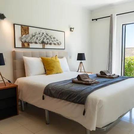 Casa Solway Algarve Escape With Garden & Terrace بورتيماو