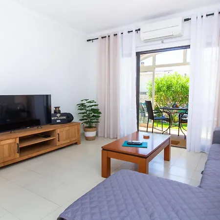 アパート Casa Solway Algarve Escape With Garden & Terrace ポルティマン