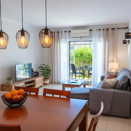 Casa Solway Algarve Escape With Garden & Terrace ポルティマン