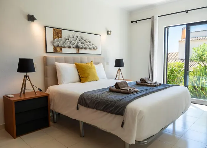 Casa Solway Algarve Escape With Garden & Terrace Portimão