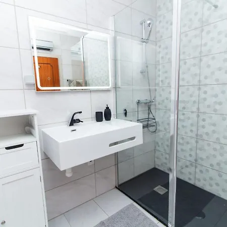 Casa Solway Algarve Escape With Garden & Terrace * بورتيماو
